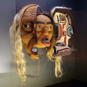 Masque à transformation Kwakwaka'wakw