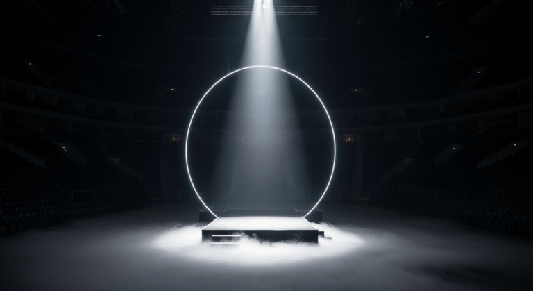Scène de spectacle vide avec un anneau lumineux et de la fumée au sol