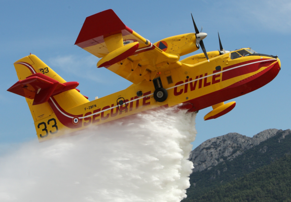 canadair-cl-415-featured
